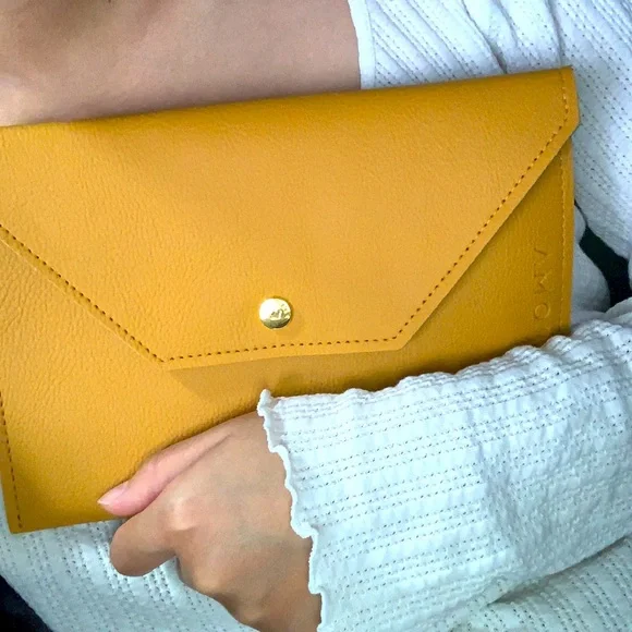 ✨ Envelope Clutch ✉️ - Picture 3 of 5